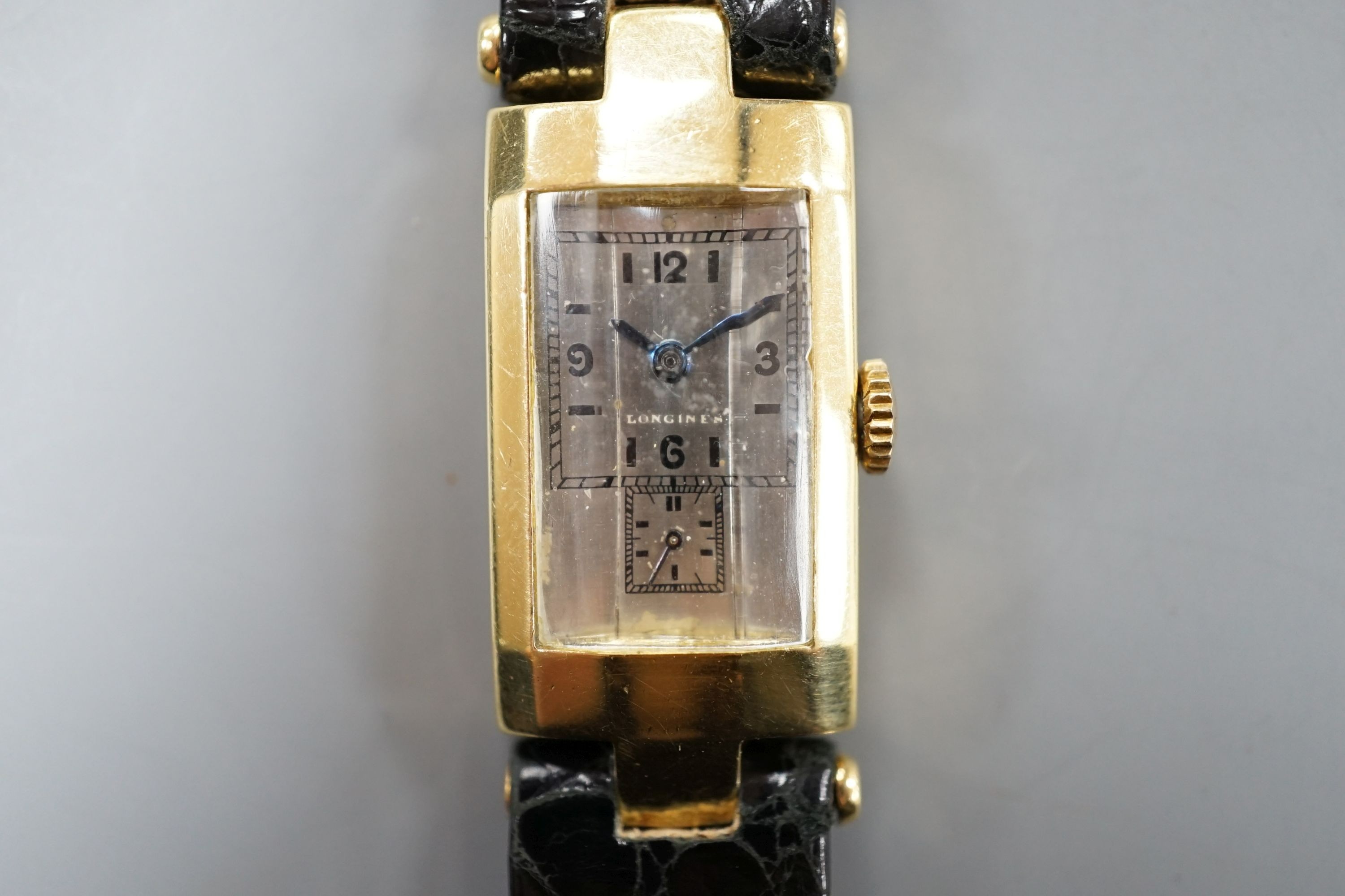 A gentleman's rare 1930's Swiss Longines duo dial bevelled glass doctor's manual wind wrist watch, case diameter 19mm, movement c.932